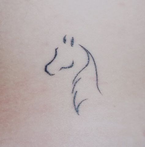 Horse Heart Tattoo, Minimalist Horse Tattoo, Equine Tattoo, Small Horse Tattoo, Maching Tattoos, Horse Shoe Tattoo, Horse Tattoo Design, Cowgirl Tattoos, Tattoo Beautiful