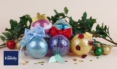 Just look at how pretty they are, and they’re so easy to make Disney Diy Christmas Ornaments, Disney Baubles, Disney Ornaments Diy, Disney Tree, Disney Christmas Decorations, Christmas Crafts Diy Projects, Disney Christmas Tree, Crafty Christmas, Christmas Disney