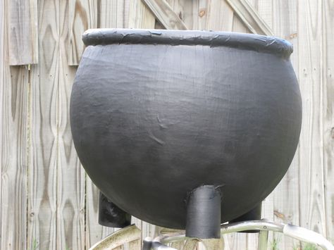 Cauldron (paper mache).....used my pilates ball wrapped in plastic wrap.  Did several layers of paper mache, let air out of ball, then used pipe insulator for top rim and a pool noodle for the legs.  Paper mache over them.  Then paint with black spray paint =D Giant Cauldron Diy, Diy Large Couldren, Diy Witch Cauldron Fire, Paper Mache Witch, Paper Mache Cauldron, Anniversaire Harry Potter, Black Spray Paint, Halloween 2019, Harry Potter Crafts