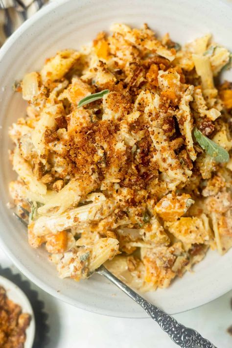 Butternut Squash and Goat Cheese Pasta - Hummusapien Butternut Squash And Goat Cheese, Pasta With Goat Cheese, Squash And Goat Cheese, Fall Pasta Dishes, Buttercup Squash, Cream Cheese Pasta, Cheese Pasta Recipes, Goat Cheese Pasta, Butternut Squash Pasta