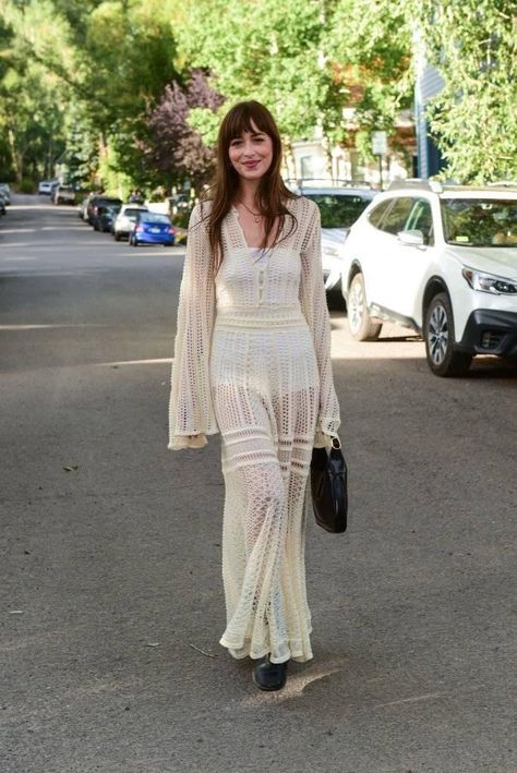 Dakota Johnson Street Style, Telluride Film Festival, Looks Hippie, Dakota Style, Dakota Johnson Style, Dakota Mayi Johnson, Boho Chique, Look Festival, Big Dresses