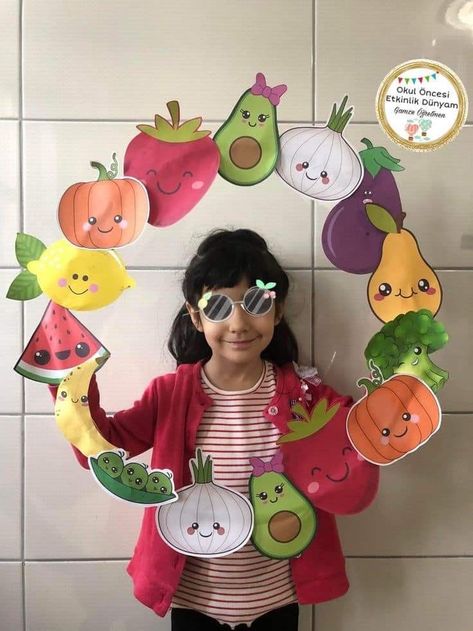 Healthy Food Bulletin Board, Fruits And Vegetables Activities, Food And Nutrition Activities, Healthy Food Activities, Decoration Creche, Fruit Crafts, School Kids Crafts, English Activities For Kids, Kindergarden Activities