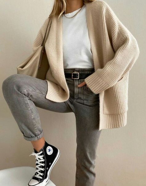 Fashion Neutral Aesthetic, Womans Casual Outfit, Simple Statement Outfits, Teaching Outfits Plus Size, Fall 2023 Fashion Trends Women Casual, City Walking Outfit, Japanese Fashion Summer, Sport Fashion Style, Classic Style Inspiration