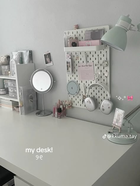 Bedroom Inspo Black, Desk Inspired, Kpop Desk, Ikea Pegboard, Desk Ikea, Albums Covers, Ikea Desk, Cleaning My Room, White Desk