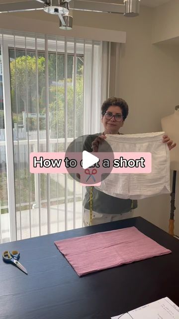 How To Sew Shorts For Beginners, Reels Instagram Tutorial, Sew Shorts, Making Shorts, Clothing Alterations, Clothing Projects, Sewing Shorts, Shorts Diy, Diy Shorts