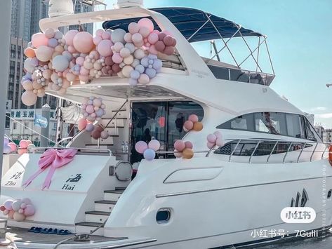 18th Birthday Yacht Party, Yacht Party Birthday, Sweet 16 Yacht Party, Yacht Aesthetic Party, Bachelorette Boat Party Ideas, Sweet 16 Boat Party Ideas, Yacht Decorating Ideas Party, Yatch Party Ideas, Boat Birthday Party Ideas Decoration