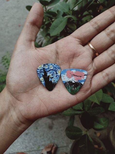 Painted Guitar Picks Diy, Painted Guitar Picks, Guitar Pick Art, Painted Instruments, Guitar Picks Diy, Painted Guitar, Guitar Painting, Guitar Picks, Guitar Pick