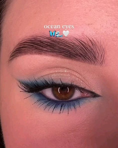 Blue Glam Eye Makeup, Nautical Makeup Look, Makeup Looks Blue Eyeliner, Siren Eye Makeup Brown Eyes, Make Up With Blue Eyeshadow, Blue Eyeliner On Blue Eyes, Blue Elegant Makeup, Minimal Blue Eye Makeup, Blue Mermaid Eye Makeup