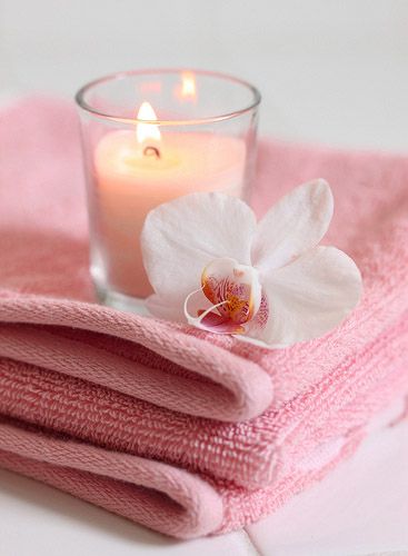 Wrapped in Pink~ Pink Cottage, Pink Towels, Deco Rose, Spa Decor, Relax Spa, Natural Lifestyle, Massage Room, Rest And Relaxation, Home Spa