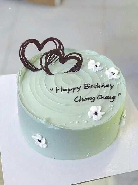 Cute Birthday Cake For Best Friend, Anniversary Cake Decorating Ideas, Cake Ultah Simple, Normal Cake Design, Simple Cake Designs Birthday, Cake Design 2023, Simple Anniversary Cake, Simple Anniversary Cakes, Simple Birthday Cake Designs