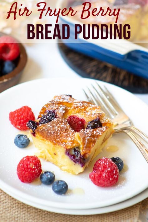 This quick and easy Berry Bread Pudding is the best dessert (or breakfast) to satisfy those sweet cravings. It is creamy, decadent and so satisfying. Perfect to serve to the family or for entertaining! Berry Breakfast Recipes, Mixed Berry Bread Pudding, Berry Bread Pudding Recipe, Cinnamon Bread Machine, Cinnamon Bread Pudding Recipe, Strawberry Bread Pudding, Instant Pot Breakfast Recipes, Instant Pot Bread, Raspberry Bread Pudding