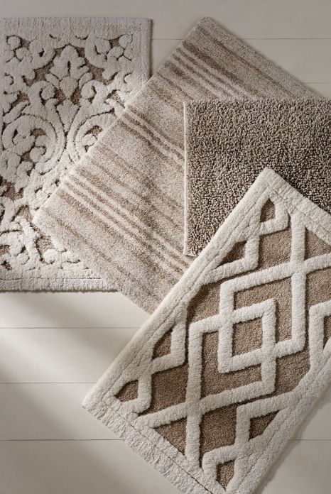 Fall in love with linen. All-natural fibers are delectable underfoot. Bathroom Mat Ideas, Luxury Bath Rugs, Small Bathroom Rug, Luxury Bath Mats, Modern Bath Mat, Frontgate Outdoor Furniture, Bathroom Rugs And Mats, Rugs And Mats, Bathroom Rug Sets