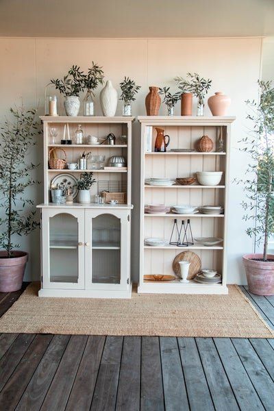 Bookshelf Refurbish Ideas, Cream Bookshelves, Upcycled Bookshelf, Upcycle Bookshelf, Large Bookshelves, Upcycle Ideas, Furniture Flip, Furniture Flips, Furniture Update