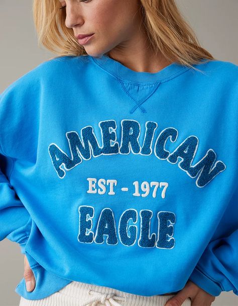 AE Funday Graphic Sweatshirt American Eagle Sweatshirt, Preppy Sweatshirts, Oversized Hoodies, Jeans Clothes, Sweatshirts For Women, Graphic Tops, Zip Up Hoodies, Mens Outfitters, Crop Sweatshirt