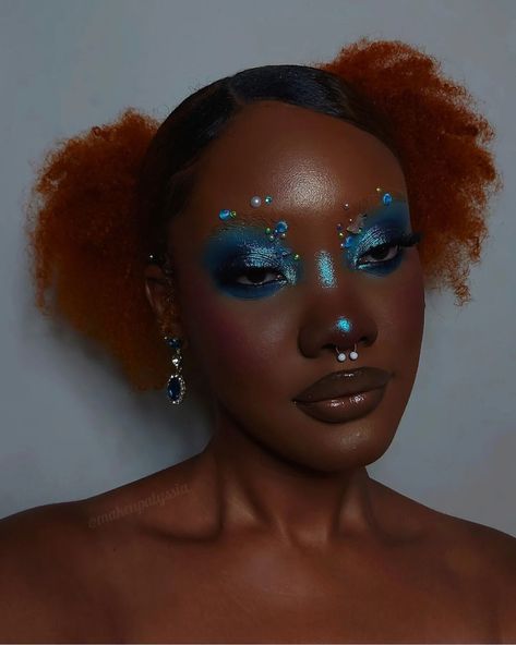 Pore Filler Primer, Cosmic Makeup, Brown Eyeshadow Looks, Pore Filler, Monochromatic Makeup, Monochromatic Blue, Blue Makeup Looks, Silver Makeup, Cute Eye Makeup