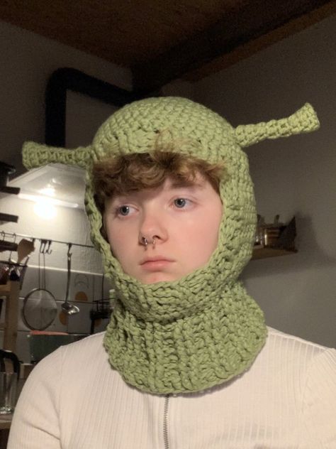 person wearing a green crochet balaclava with shrek ears attached Crochet Shrek, Crochet Totes, Crochet Fairy, Diy Vetement, Crochet Clothing And Accessories, Crochet Design Pattern, Kawaii Crochet, Crochet Fashion Patterns, Fun Crochet Projects