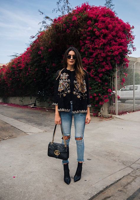 Pop of Floral Outfits 2016, Estilo Hippie, Boating Outfit, Boho Jacket, Black Boho, Jacket Outfit, Street Style Inspiration, Mode Inspo, Boots Outfit