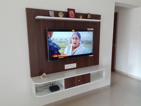 #interiordesign #art #architecturephotography #photography #travel #interior #architecturelovers #architect #home #homedecor #archilovers #building #photooftheday #arquitectura #instagood #construction #ig #travelphotography #city Small Lcd Unit Designs, Wall Hang Tv Unit, Farnichar Design Tv Unit Simple, Small T V Unit Design Modern, Simple Tv Unit Design Indian, Tv Unit Glass Design Modern, T V Cabinets Living Rooms, Tv Unit Simple Design Modern, Small Wall Tv Unit Design Modern