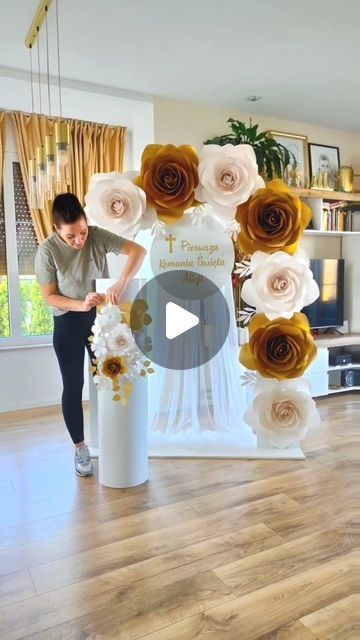 Patrycja Górska I giant flowers I gigantyczne kwiaty on Instagram: "🤍💛First Communion Floral Decorations 🤍💛
Let prepare some white & gold Decor 

Link to my online Courses you will find in my profile. 

Kwiaty giganty / Gigantyczne Kwiaty / Giga Kwiaty 

#howtomake #diypaperflowers #baptismdecor  #firstcommunion #giantflower #largepaperflowers  #pierwszakomunia #komunia2024 #kwiatygiganty #gigantycznekwiaty #polskamarka #dziendobrypolsko #kwiatowedekoracje_pg #giantroses #dziendobrypolsko" Gold And White Decorations Party Ideas, White Gold Decor, Decoration Communion, White And Gold Decor, First Communion Decorations, Communion Decorations, Paper Sculptures, Baby Shawer, Floral Decorations