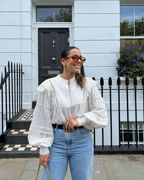 Chic Blouse Outfit, White Blouse With Jeans, Crochet Blouse Outfit, Vintage Blouse Outfit, White Blouse Outfit, Sassy Outfits, Business Fits, White Crochet Blouse, Life In London