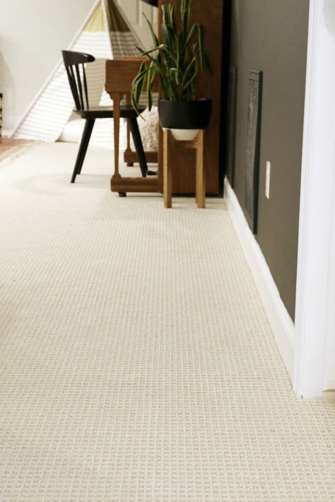 Tips for choosing wall-to-wall carpet in a modern setting from Chris Loves Julia. Off White Bedrooms, Carpet Diy, Choosing Carpet, Basement Carpet, Hotel Carpet, Hallway Carpet Runners, Carpet Decor, Carpet Trends, Cheap Carpet Runners