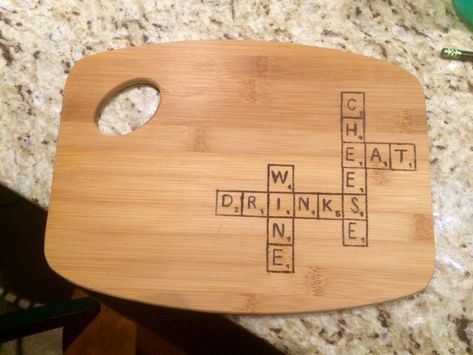 Woodburn Cheese Board, Wood Burned Charcuterie Board Diy, Cricut Wood Burning, Pyrography Gifts, Wood Burning Gifts, Wood Burned Gifts, Tre Kunst, Router Projects, Wood Burn Designs