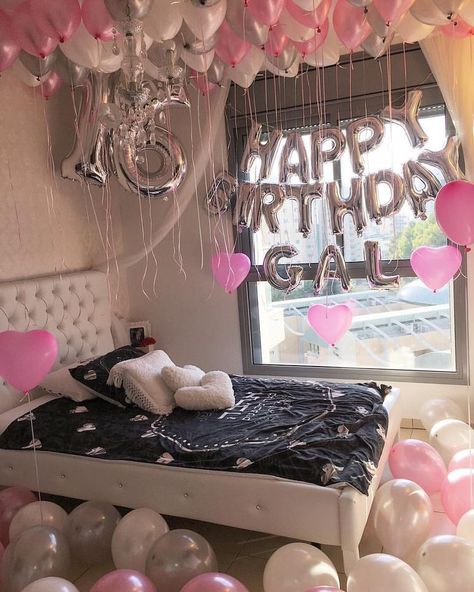 Best Friend Birthday Surprise, 17 Doğum Günü, Surprise Birthday Decorations, 17th Birthday Ideas, 16th Birthday Decorations, Birthday Room Decorations, Birthday Goals, 13th Birthday Parties, Birthday Party For Teens