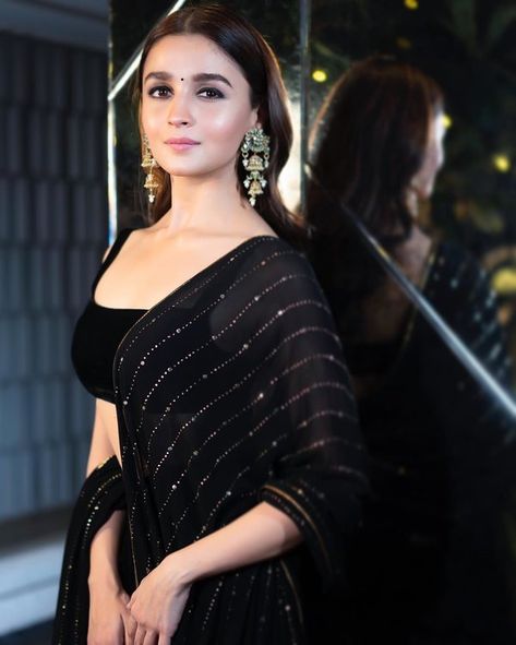 Black Lehenga, Fancy Sarees Party Wear, Celebrity Jewelry, Black Saree, Nude Makeup, Sonam Kapoor, Jacqueline Fernandez, Alia Bhatt, Fancy Sarees