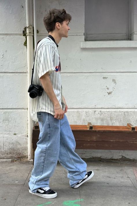 Streetwear Baggy Pants, Summer Baggy Pants Outfit, Mens Outfit Vans, Outfits With Vans Men, Aesthetic Vans Outfit, Baggy Street Wear Men, Baggy Outfit Men Street Styles, Baggy Skater Style Men, Men’s Baggy Outfit