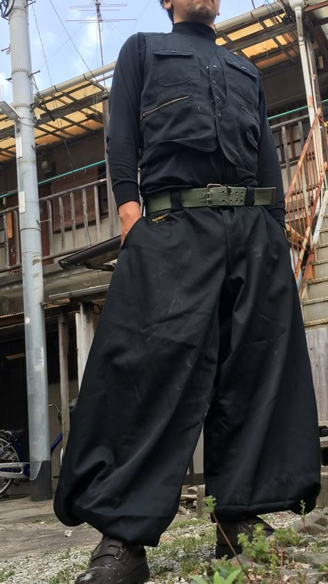 Workwear Inspired Fashion, Japanese Worker Outfit, Nikkapokka Pants, Flare Outfit, Jojo Fashion, Japanese Workwear, Tobi Pants, Japanese Mens Fashion, Fashion Design School