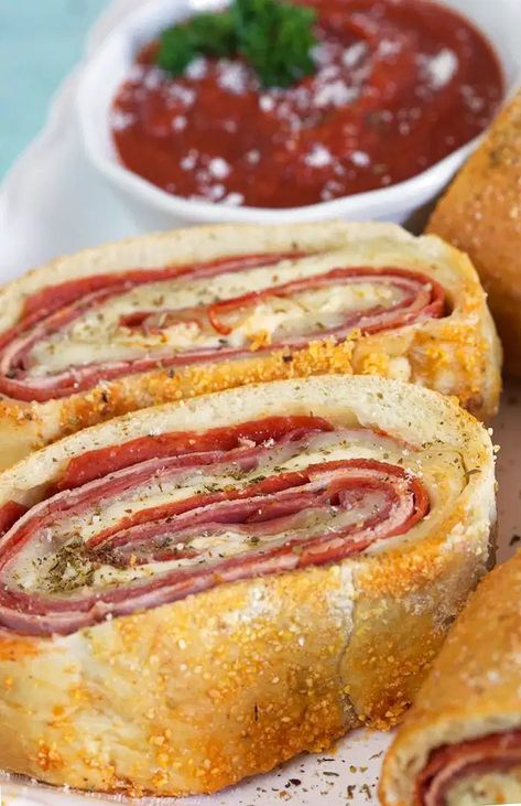 Authentic Italian Stromboli Recipe, Stromboli Italian, Stromboli Dough, Italian Stromboli, Easy Stromboli, Stromboli Recipe Easy, Homemade Stromboli, Stromboli Recipe, Recipe Italian