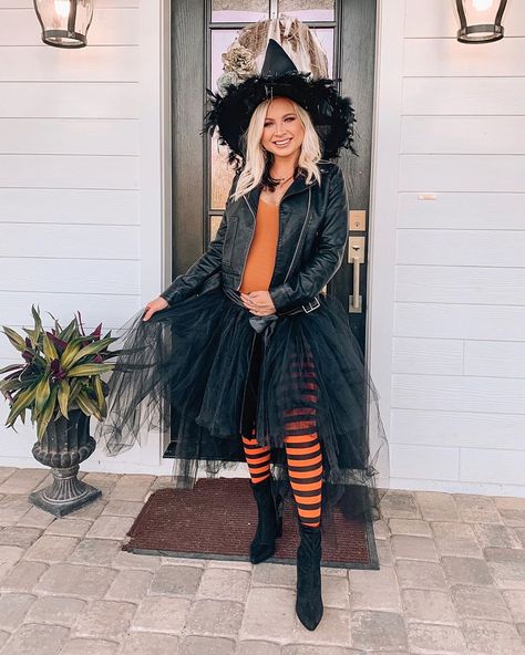 Fun Mom Halloween Costumes, Pregnant Witch Halloween Costumes, Mom Witch Costume Diy, Mom Daughter Witch Costume, Witches Customes, Homemade Witches Costume, Witches Ride Costume, Maternity Witch Costume, Modern Witch Clothes