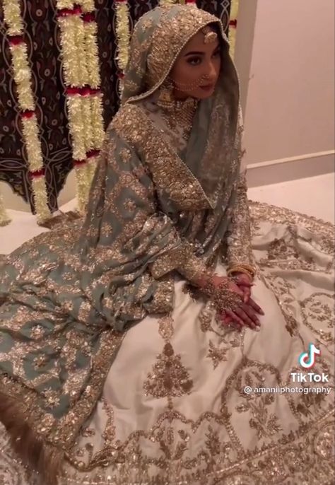 Bridal Dress Pakistani, Wedding Hijab Styles, Bridal Hijab Styles, Nikah Outfit, Pakistani Bridal Dress, Dress Pakistani, Pengantin India, Nikah Dress, Desi Wedding Dresses