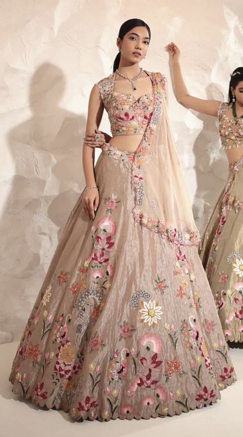 Lehenga Designs For Sisters Wedding, Sangeet Lehenga For Bride Sister, Sister Of The Bride Dress Indian, Reception Dress For Bride Sister, Lehengas For Bride Sister, Bridesmaid Dresses Indian Sisters, Wedding Outfit For Brides Sister, Indian Wedding Outfits Sisters, Indian Pose