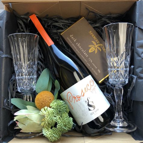 Gift Box With Wine And Chocolate, Champagne Gift Box Ideas, Homemade Gift Baskets, See Saw, Champagne Gift, Real Estate Gifts, Shop Displays, Gift Packages, Packing Ideas