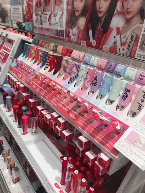 Makeup Shopping Aesthetic, Korean Makeup Store, Corea Aesthetic, Korea Lipstick, Shopping In Korea, Seoul Shopping, Shopping Korea, Korean Shopping, Korea Shopping