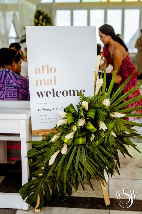 Discover this bilingual wedding sign, perfect for a destination wedding in Samoa, set in a beautiful chapel by the sea. Samoan Decorations, Samoan Wedding Ideas, Samoan Wedding Decorations, Wedding Planning Destination, Bridesmaids Essentials, Samoan Wedding, Polynesian Wedding, 2024 Creative, Bilingual Wedding