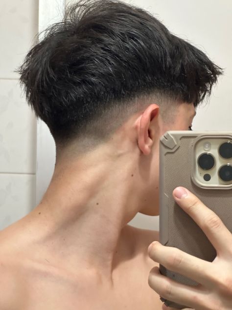 Low Taper Men, Fade Haircut Men, Fade Curly Hair, Taper Fade Short Hair, Fade Haircut Curly Hair, Low Taper Fade Haircut, Mid Fade Haircut, Men Fade Haircut Short, Short Hair For Boys