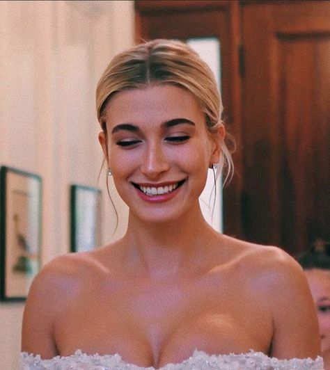 Bieber Wedding, Hailey Bieber Wedding, Hailey Bieber, Wedding Hair, Ring, Cake, Hair