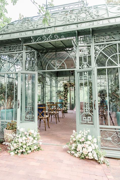 A Secret Garden Wedding in Colorado for Ten Guests - Hey Wedding Lady Greenhouse Wedding Ideas, Wildflower Theme, Wedding In Colorado, Events Place, Denver Botanic Gardens, A Secret Garden, Secret Garden Wedding, Botanical Gardens Wedding, Zinnia Flowers