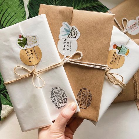 Etsy Packaging, Mail Art Envelopes, Wrapped Presents, Packaging Ideas Business, Handmade Packaging, Craft Packaging, Diy Bricolage, Creative Gift Wrapping, Pen Pal