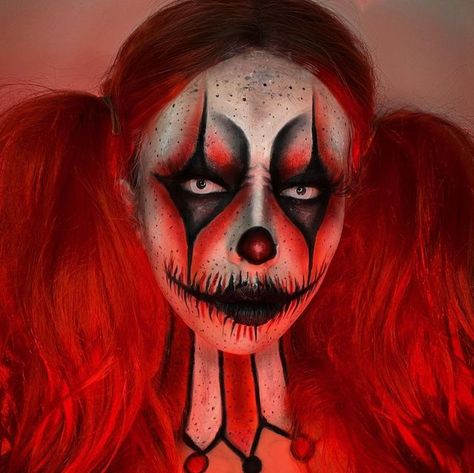 Female Creepy Clown Makeup, Guy Clown Makeup Easy, Clown Makeup Red White Black, Guy Face Paint Halloween, Scary Harley Quinn Makeup, White And Red Makeup Look, Cool Makeup Looks For Halloween, Carnevil Clown Makeup, Scary Clown Make Up For Kids