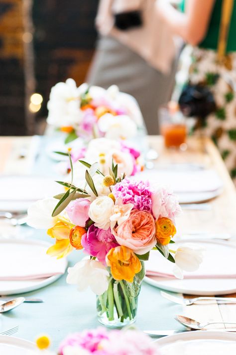 A Blogger Bunch for a Spring Brunch: Canvas, and Flowers, and Parfaits...Oh My! - Paper and Stitch Spring Brunch Decor, Brunch Flowers, Flowers In Vases, Floral Workshop, Bridesmaid Brunch, Bouquet Paper, Rustic Summer Wedding, Spring Entertaining, Brunch Table