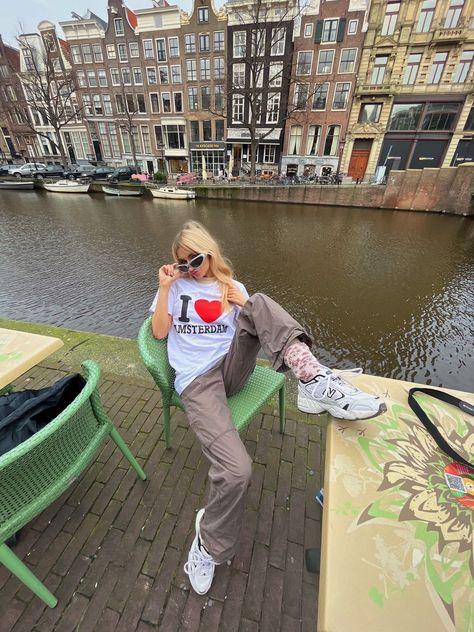 @lauraaelisa Netherland Fashion, Amsterdam Girls Trip, Amsterdam Aesthetic Outfit Summer, Dutch Fashion Netherlands Style, Netherlands Photoshoot, Netherlands Outfits, Amsterdam Life, Amsterdam Girls, Amsterdam Tourist