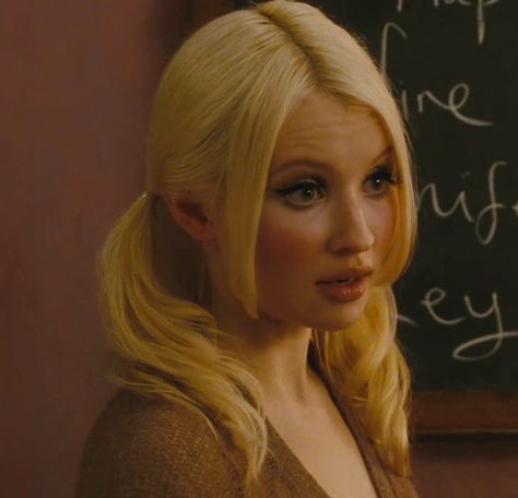 Suckerpunch Aesthetic, Babydoll Sucker Punch, Blonde Aesthetic, Emily Browning, Girly Makeup, Sucker Punch, Gyaru Fashion, Horror Icons, Neon Aesthetic