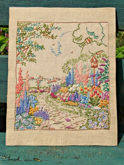 Embroidered Garden, Vintage Embroidery Patterns, Vintage Embroidery Transfers, Upcycled Jeans, Embroidery Lessons, Raised Embroidery, Framed Embroidery, Embroidery Transfers, Pola Sulam