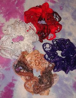 Life Is Good: Sashay yarn ponytail holders.. How to make your own scrunchies Ruffle Yarn Projects, Sashay Yarn Projects, Sashay Crochet, Crochet Hair Ties, Ruffle Yarn, Sashay Yarn, Yarn Projects Crochet, Crochet Ruffle Scarf, Fabric Necklaces