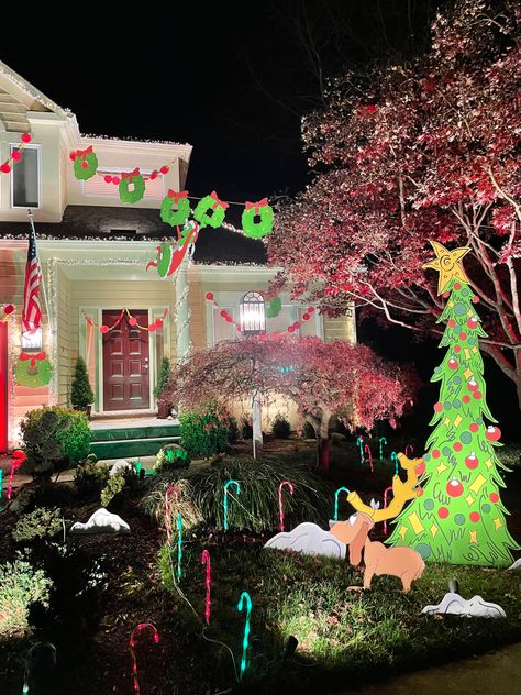 Whoville Christmas Yard Decorations, Grinch Exterior Christmas Decorations, Whoville Lawn Decorations, Christmas Decor Ideas Outdoor Grinch, Whoville House Decorations, The Grinch Outdoor Christmas Decorations, Grinch House Decoration Outdoor Christmas, Whoville Christmas Outdoor, Grinch Themed Outdoor Decorations