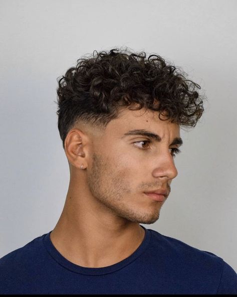 Mens Long Permed Hair, Low Fade Curly Hair, Perm Hair Men, Mens Hairstyles Curly, Men's Curly Hairstyles, Haircut Selfie, Photo Hijab, Curly Hair Fade, Curly Haircut