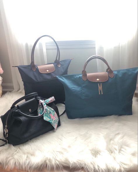 Longchamp Travel Bag, Blondo Boots, Travel Chic, Longchamp Bag, Longchamp Travel, Longchamp Bags, What In My Bag, Golden Goose Sneakers, Bean Boots